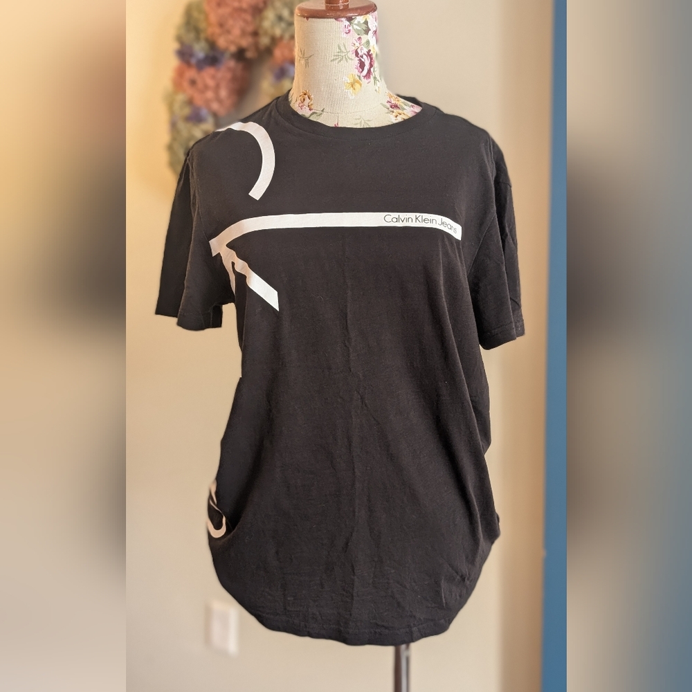 Calvin Klein Women's Black T-Shirt